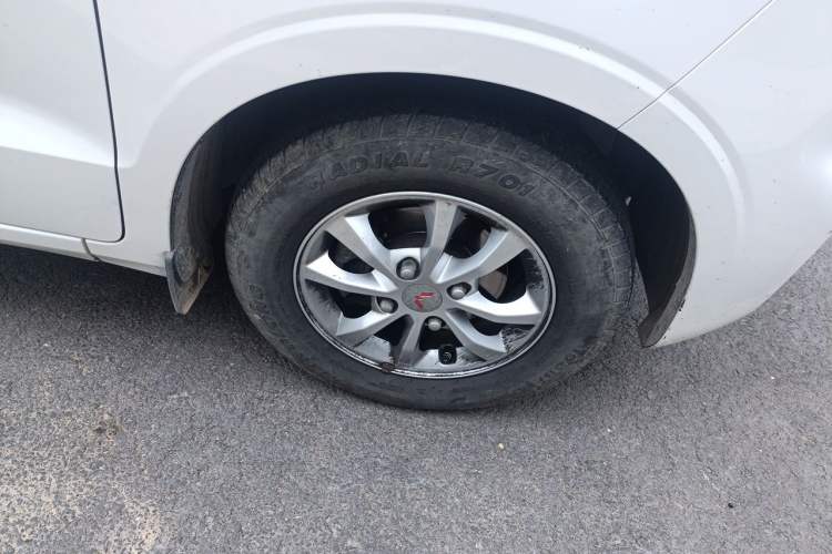 Used Wuling Hongguang V 2021 1.5L Enjoyment Edition LAR Right Front Wheel Hub