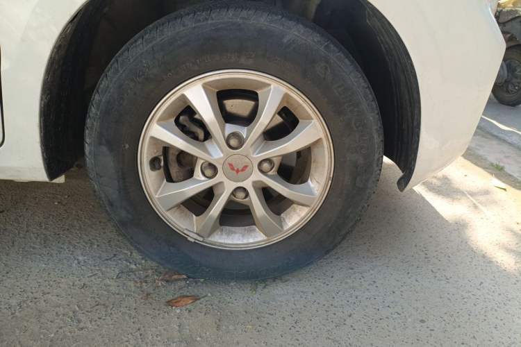 Used Wuling Hongguang V 2021 1.5L Enjoyment Edition LAR Right Front Wheel Hub