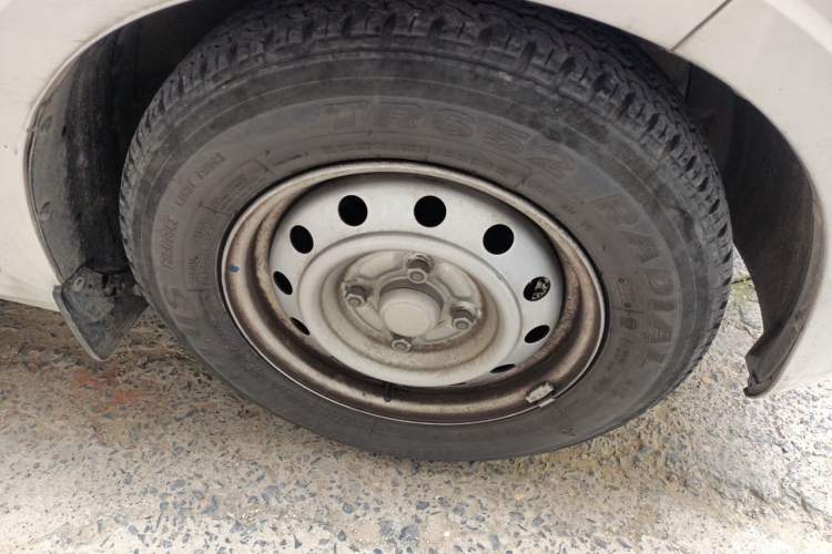 Used Wuling Hongguang V 2021 1.5L Jingqu Version LAR Right Front Wheel Hub