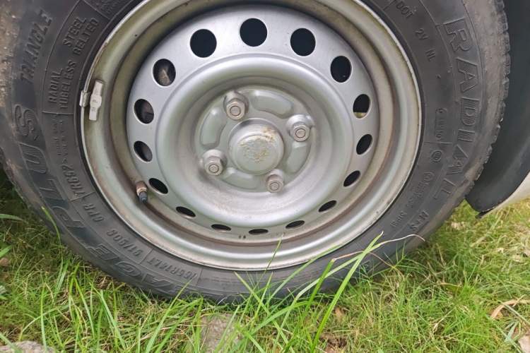 Used Wuling Hongguang V 2021 1.5L Jingqu Version LAR Right Front Wheel Hub