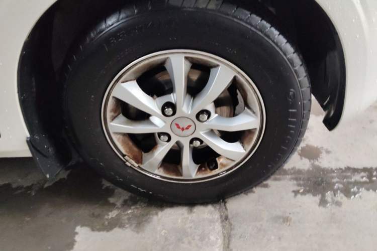 Used Wuling Hongguang V 2021 1.5L Enjoyment Edition LAR Right Front Wheel Hub