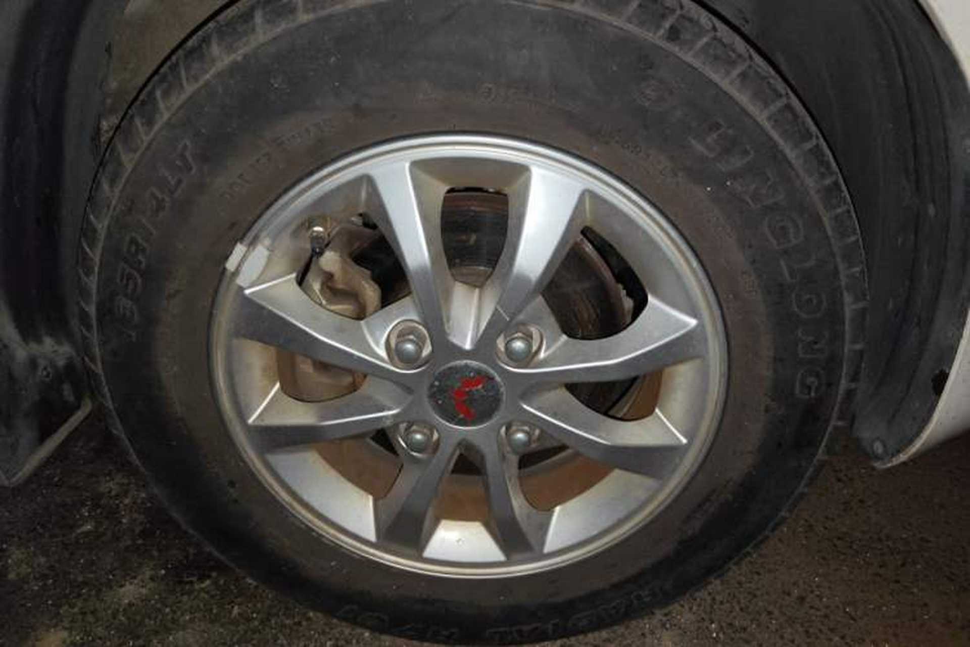 Used Wuling Hongguang V 2021 1.5L Enjoyment Edition LAR Right Front Wheel Hub