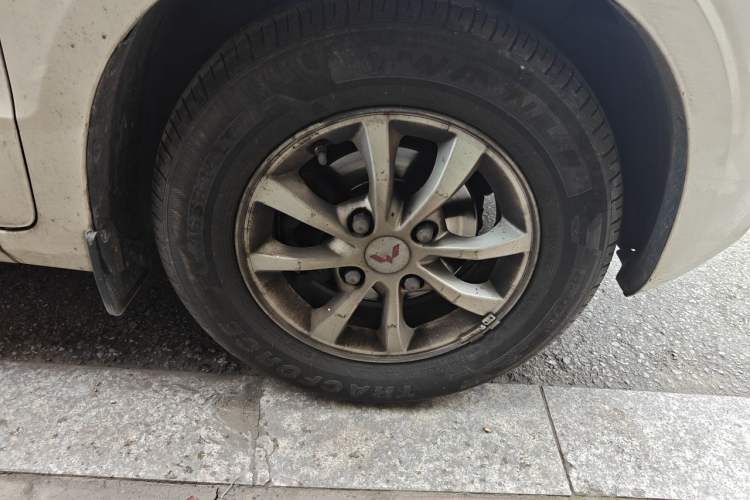 Used Wuling Hongguang V 2021 1.5L Enjoyment Edition LAR Right Front Wheel Hub