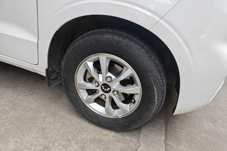 Used Wuling Hongguang V 2021 1.5L Refreshed Enjoyment Edition LAR Right Front Wheel Hub