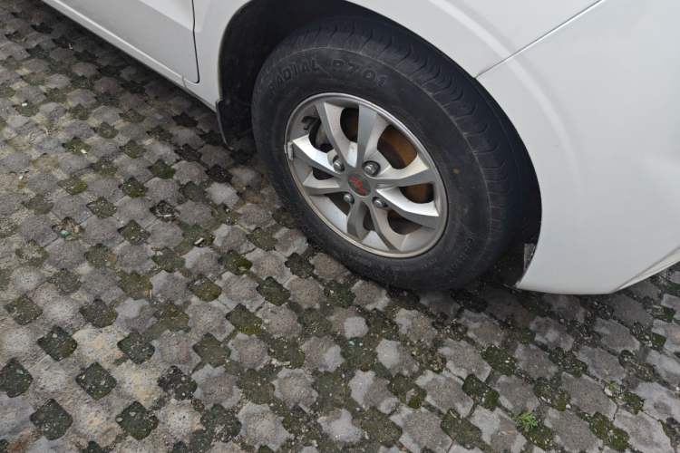 Used Wuling Hongguang V 2021 1.5L Refreshed Enjoyment Edition LAR Right Front Wheel Hub