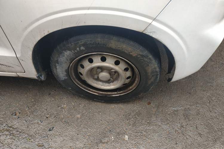 Used Wuling Hongguang V 2021 1.5L Jingqu Version LAR Right Front Wheel Hub