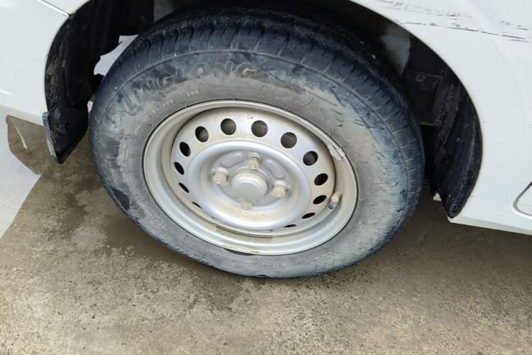 Used Wuling Hongguang V 2021 1.5L Refreshed Enjoyment Edition LAR Right Rear Wheel Hub