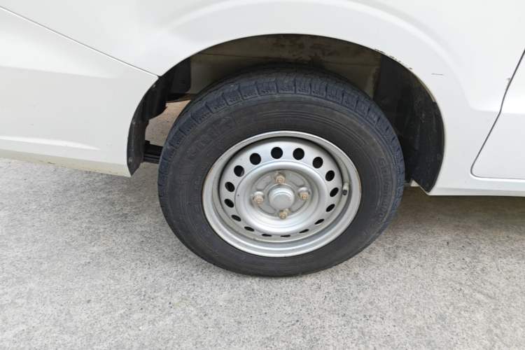 Used Wuling Hongguang V 2021 1.5L Jingqu Version LAR Right Rear Wheel Hub