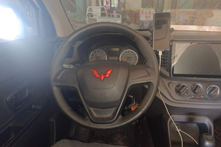 Used Wuling Hongguang V 2021 1.5L Jingqu Version LAR Steering Wheel
