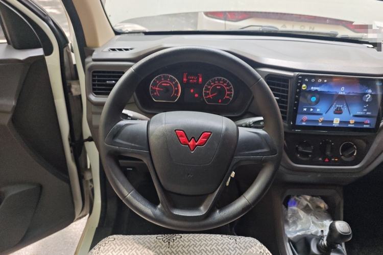 Used Wuling Hongguang V 2021 1.5L Jingqu Version LAR Steering Wheel