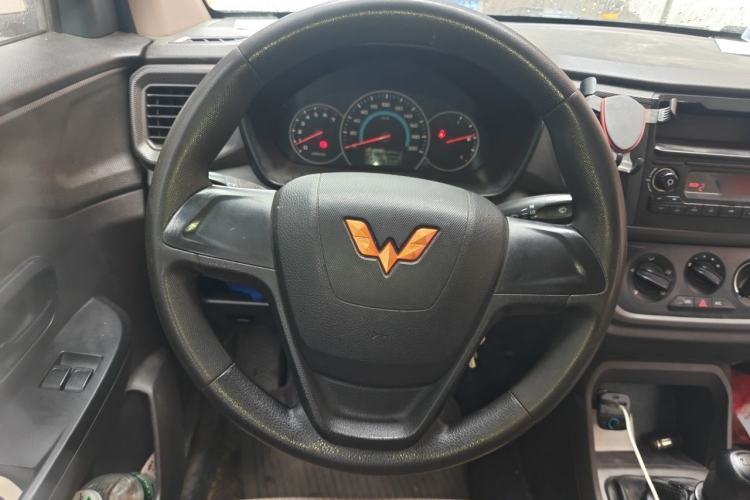 Used Wuling Hongguang V 2021 1.5L Enjoyment Edition LAR Steering Wheel