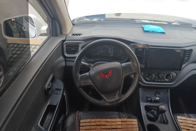 Used Wuling Hongguang V 2021 1.5L Refreshed Enjoyment Edition LAR Steering Wheel