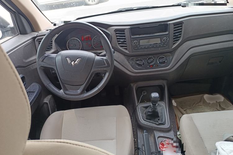 Used Wuling Hongguang V 2021 1.5L Jingqu Edition Enclosed-Window Vehicle LAR Steering Wheel