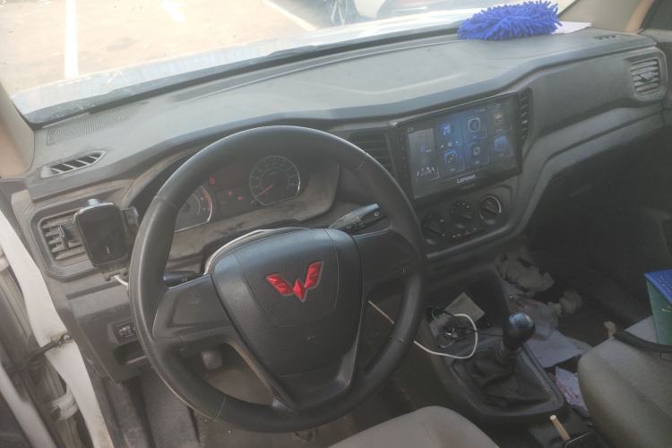 Used Wuling Hongguang V 2021 1.5L Jingqu Edition Enclosed-Window Vehicle LAR Steering Wheel