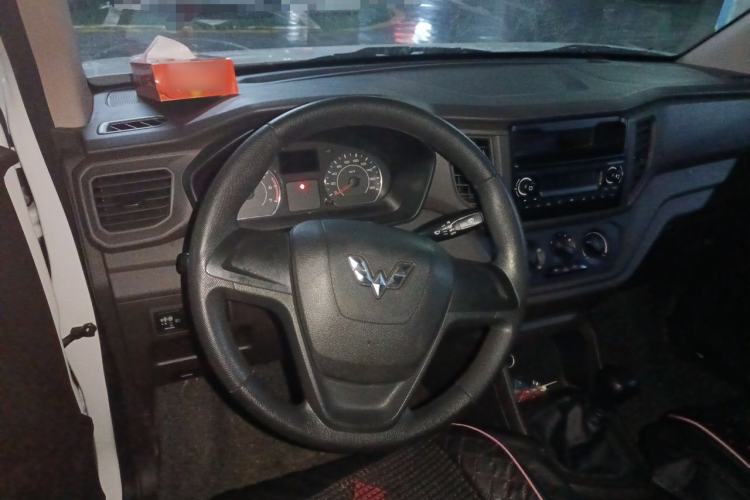 Used Wuling Hongguang V 2021 1.5L Jingqu Edition Enclosed-Window Vehicle LAR Steering Wheel