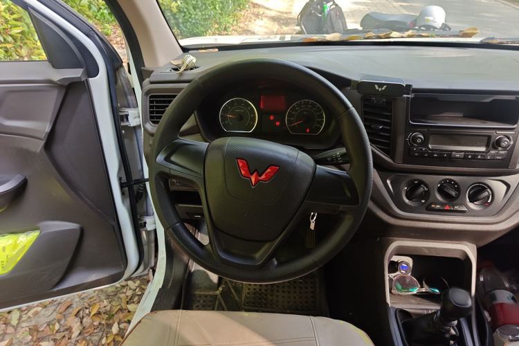 Used Wuling Hongguang V 2021 1.5L Jingqu Version LAR Steering Wheel