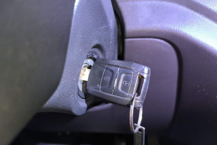 Used Wuling Hongguang V 2021 1.5L Jingqu Edition Enclosed-Window Vehicle LAR Vehicle Key