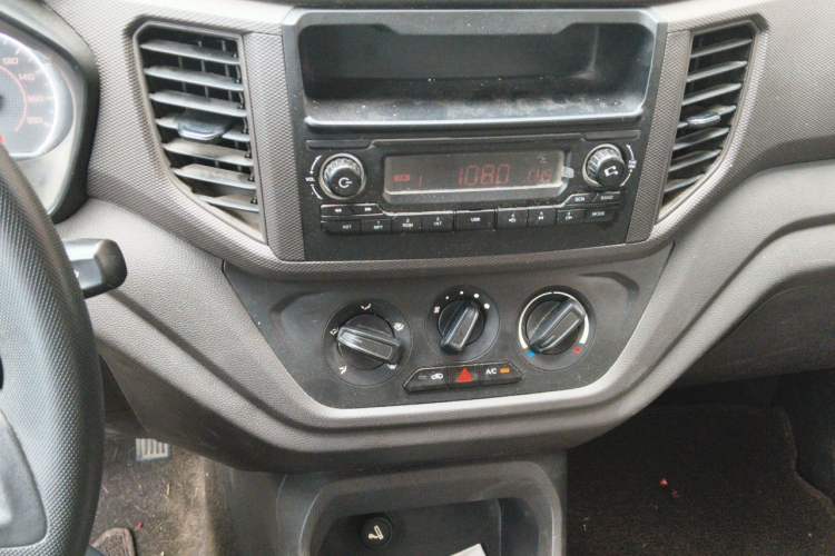 Used Wuling Hongguang V 2021 1.5L Jingqu Version LAR Audio And AC Panel