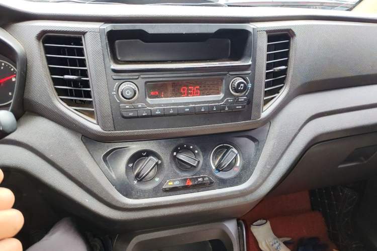 Used Wuling Hongguang V 2021 1.5L Refreshed Enjoyment Edition LAR Audio And AC Panel