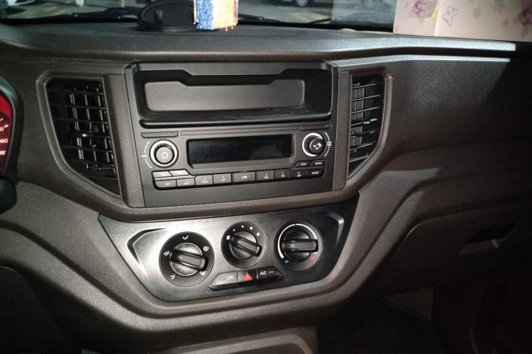 Used Wuling Hongguang V 2021 1.5L Enjoyment Edition LAR Audio And AC Panel