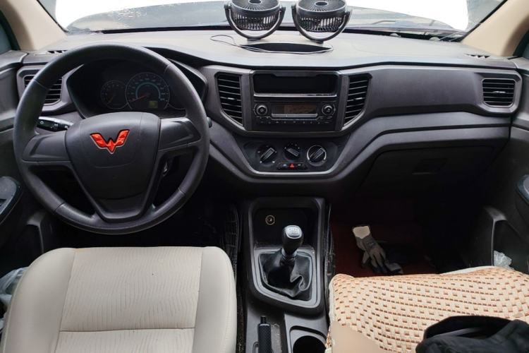 Used Wuling Hongguang V 2021 1.5L Refreshed Enjoyment Edition LAR Center Console