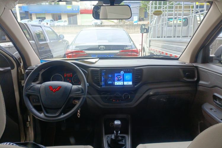 Used Wuling Hongguang V 2021 1.5L Jingqu Edition Enclosed-Window Vehicle LAR Center Console