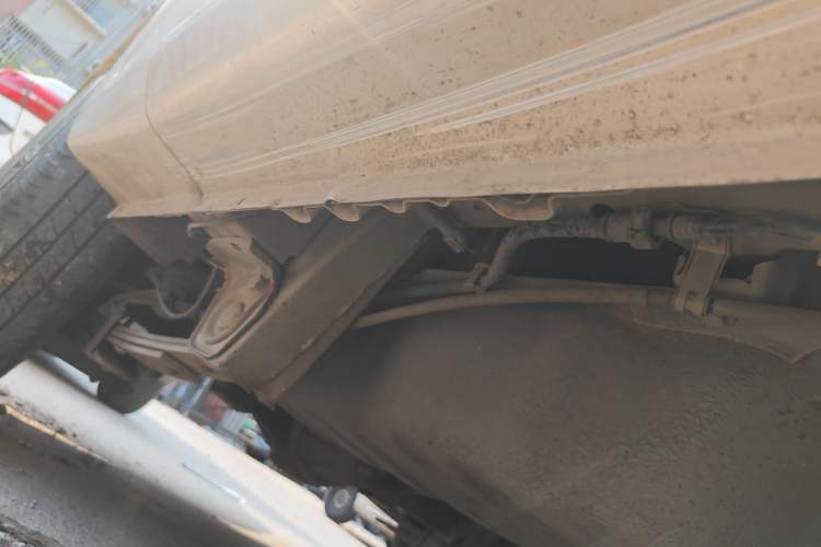 Used Wuling Hongguang V 2021 1.5L Jingqu Edition Enclosed-Window Vehicle LAR Chassis Rear Right
