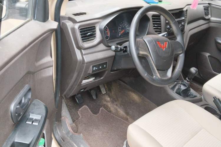 Used Wuling Hongguang V 2021 1.5L Jingqu Version LAR Driver Seat