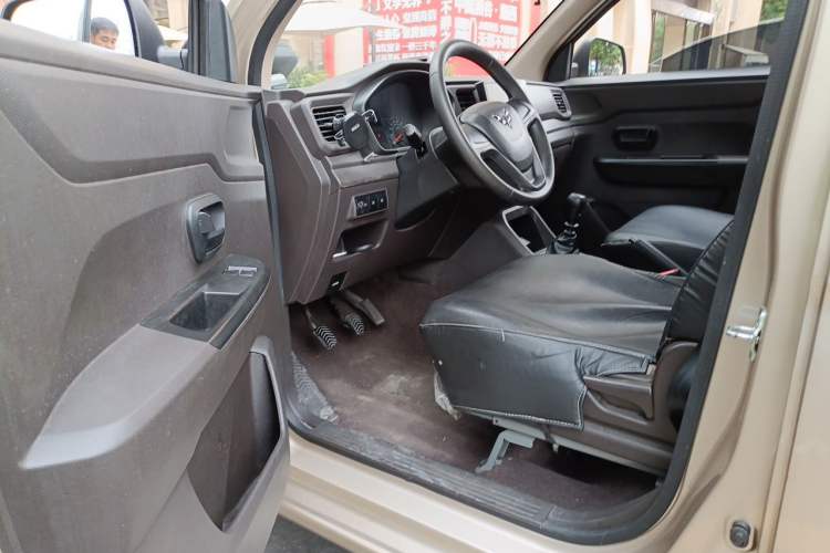 Used Wuling Hongguang V 2021 1.5L Jingqu Version LAR Driver Seat