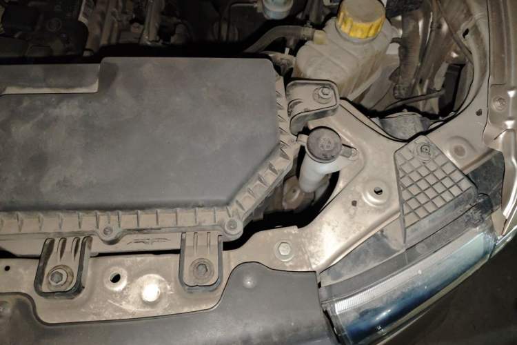 Used Wuling Hongguang V 2021 1.5L Refreshed Enjoyment Edition LAR Engine Bay Left