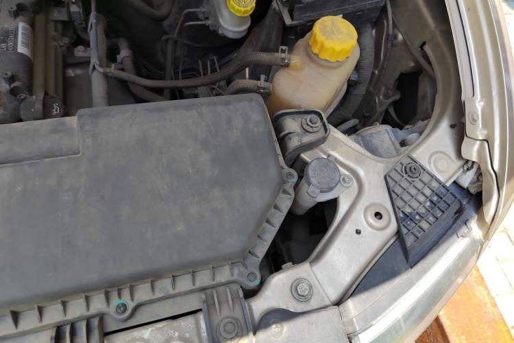 Used Wuling Hongguang V 2021 1.5L Jingqu Version LAR Engine Bay Left