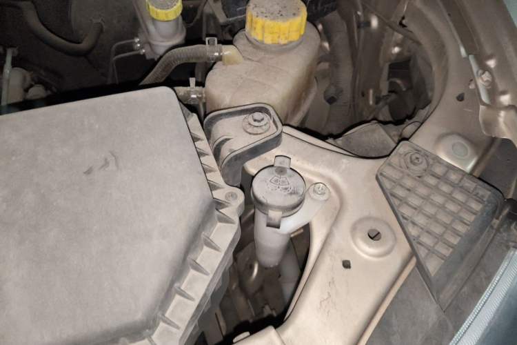 Used Wuling Hongguang V 2021 1.5L Jingqu Version LAR Engine Bay Left