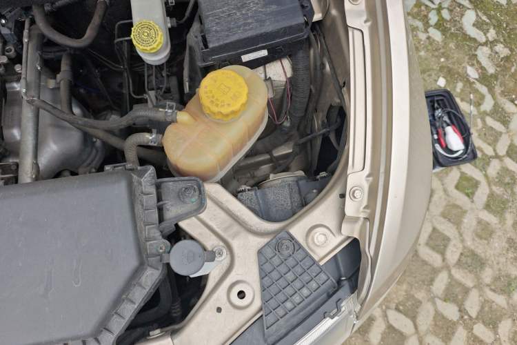 Used Wuling Hongguang V 2021 1.5L Enjoyment Edition LAR Engine Bay Left