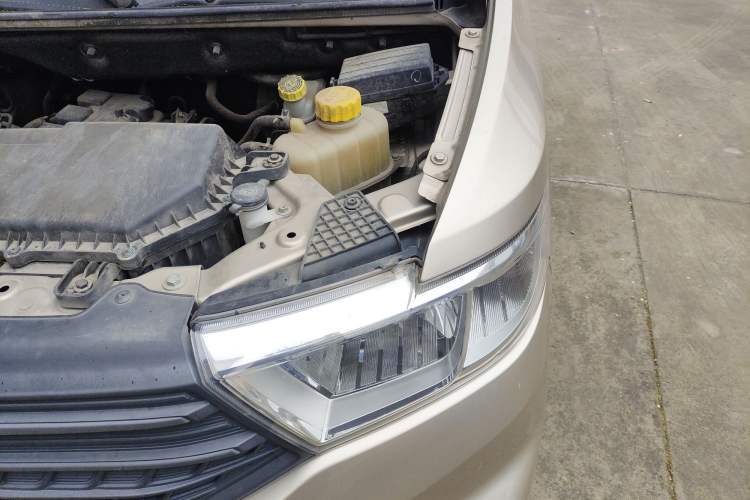 Used Wuling Hongguang V 2021 1.5L Jingqu Version LAR Engine Bay Left