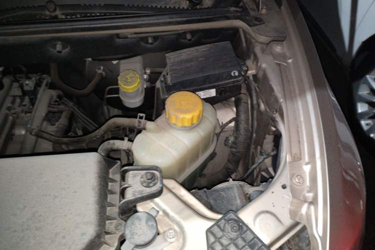 Used Wuling Hongguang V 2021 1.5L Enjoyment Edition LAR Engine Bay Left
