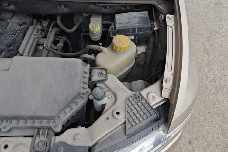 Used Wuling Hongguang V 2021 1.5L Jingqu Version LAR Engine Bay Left