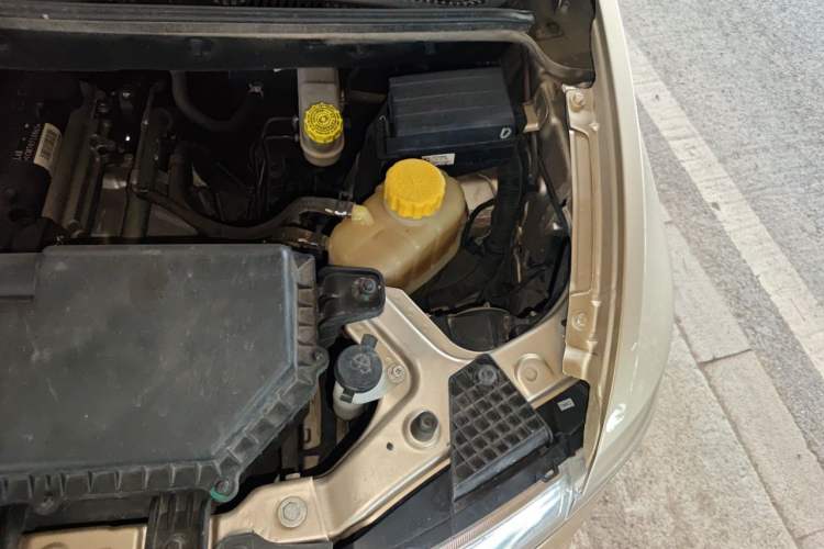 Used Wuling Hongguang V 2021 1.5L Jingqu Version LAR Engine Bay Left
