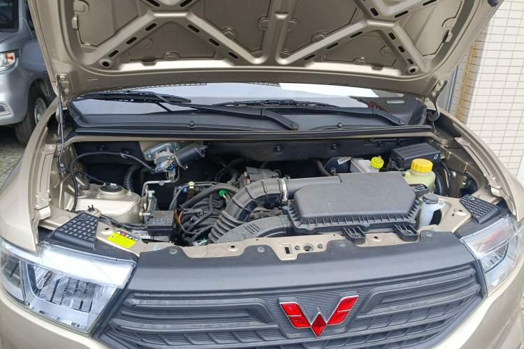 Used Wuling Hongguang V 2021 1.5L Jingqu Edition Enclosed-Window Vehicle LAR Engine Bay