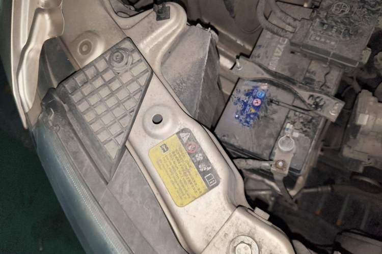 Used Wuling Hongguang V 2021 1.5L Jingqu Version LAR Engine Bay Right