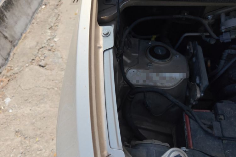 Used Wuling Hongguang V 2021 1.5L Jingqu Edition Enclosed-Window Vehicle LAR Engine Bay Right