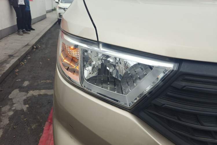 Used Wuling Hongguang V 2021 1.5L Jingqu Edition Enclosed-Window Vehicle LAR Exterior 6