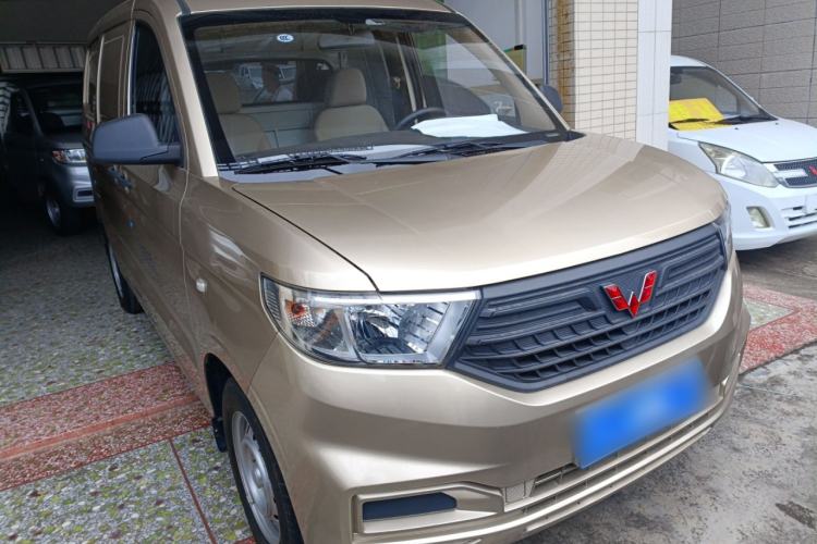 Used Wuling Hongguang V 2021 1.5L Jingqu Edition Enclosed-Window Vehicle LAR Front Right 45 Deg