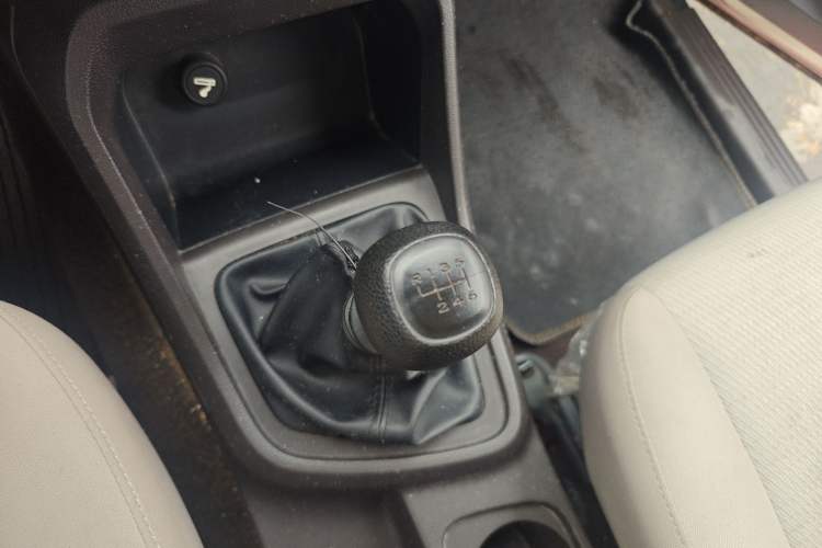 Used Wuling Hongguang V 2021 1.5L Jingqu Edition Enclosed-Window Vehicle LAR Gear Lever