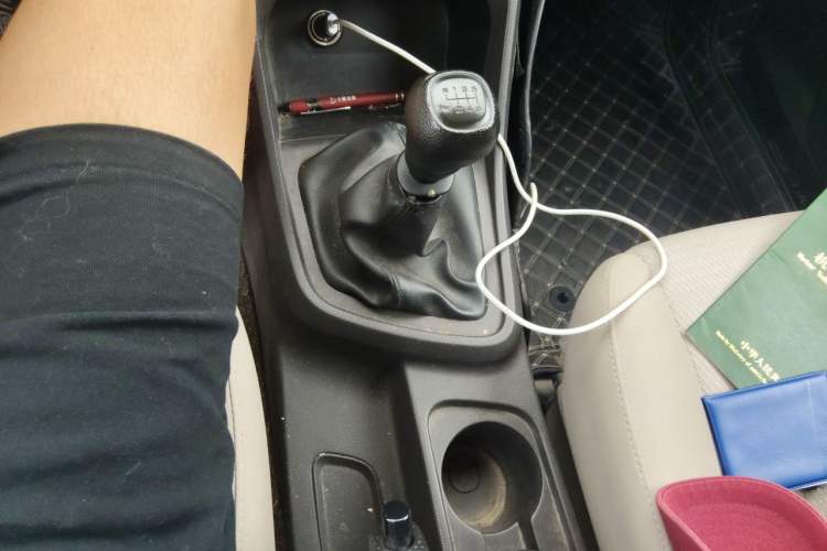 Used Wuling Hongguang V 2021 1.5L Jingqu Edition Enclosed-Window Vehicle LAR Gear Lever