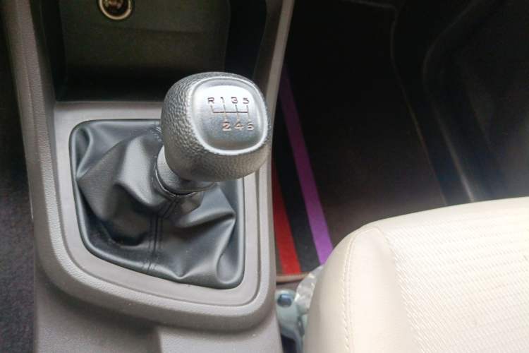 Used Wuling Hongguang V 2021 1.5L Jingqu Edition Enclosed-Window Vehicle LAR Gear Lever