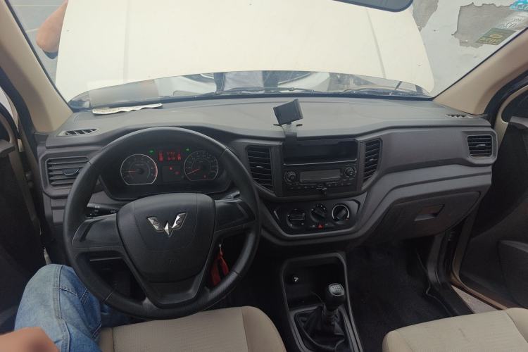 Used Wuling Hongguang V 2021 1.5L Jingqu Edition Enclosed-Window Vehicle LAR Interior 2