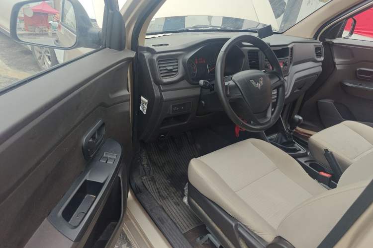 Used Wuling Hongguang V 2021 1.5L Jingqu Edition Enclosed-Window Vehicle LAR Interior 3