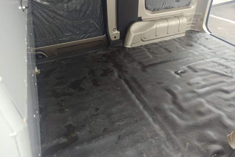 Used Wuling Hongguang V 2021 1.5L Jingqu Edition Enclosed-Window Vehicle LAR Interior 4