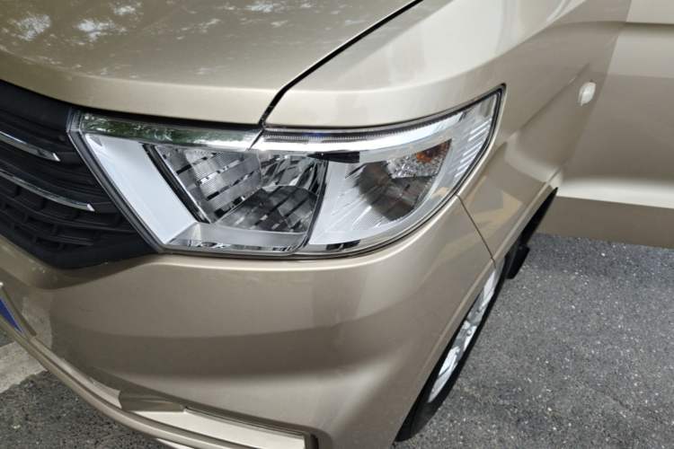 Used Wuling Hongguang V 2021 1.5L Refreshed Enjoyment Edition LAR Left Front Headlight