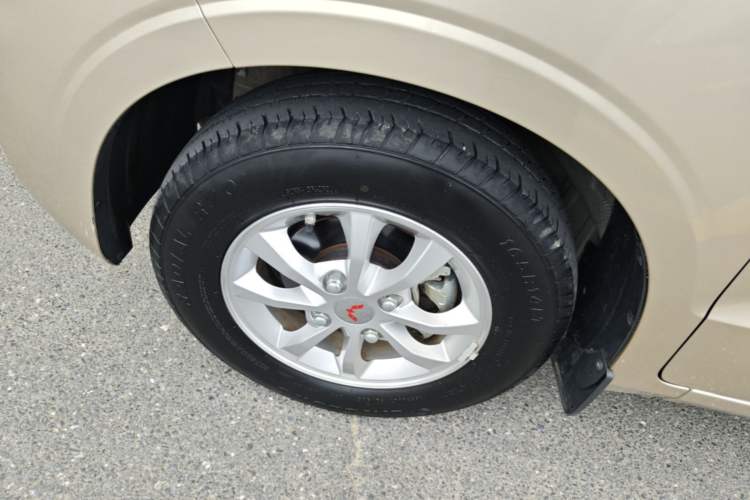 Used Wuling Hongguang V 2021 1.5L Refreshed Enjoyment Edition LAR Left Front Wheel Hub